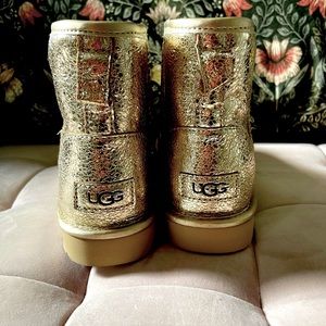 Brand new gold Uggs- size 7